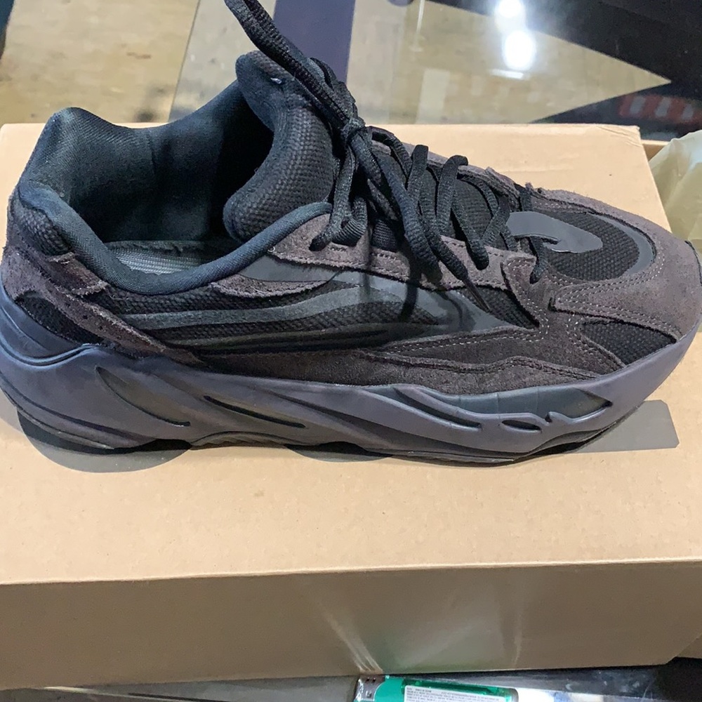 Adidas Yeezy boost 700v2 “Vanta”